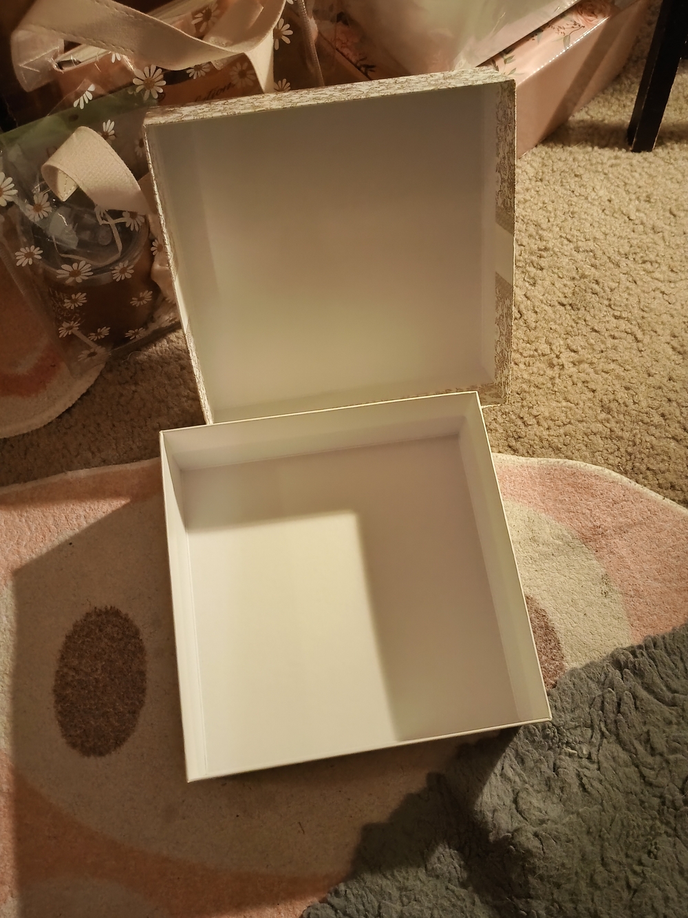 Christian Dior Decorative Storage Box in Ivory and Gold Toile - Picture 2 of 6